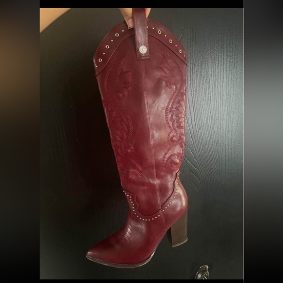 Shoes - Women's size 8 Burgundy Western Knee-High Leather Boots Brand new
